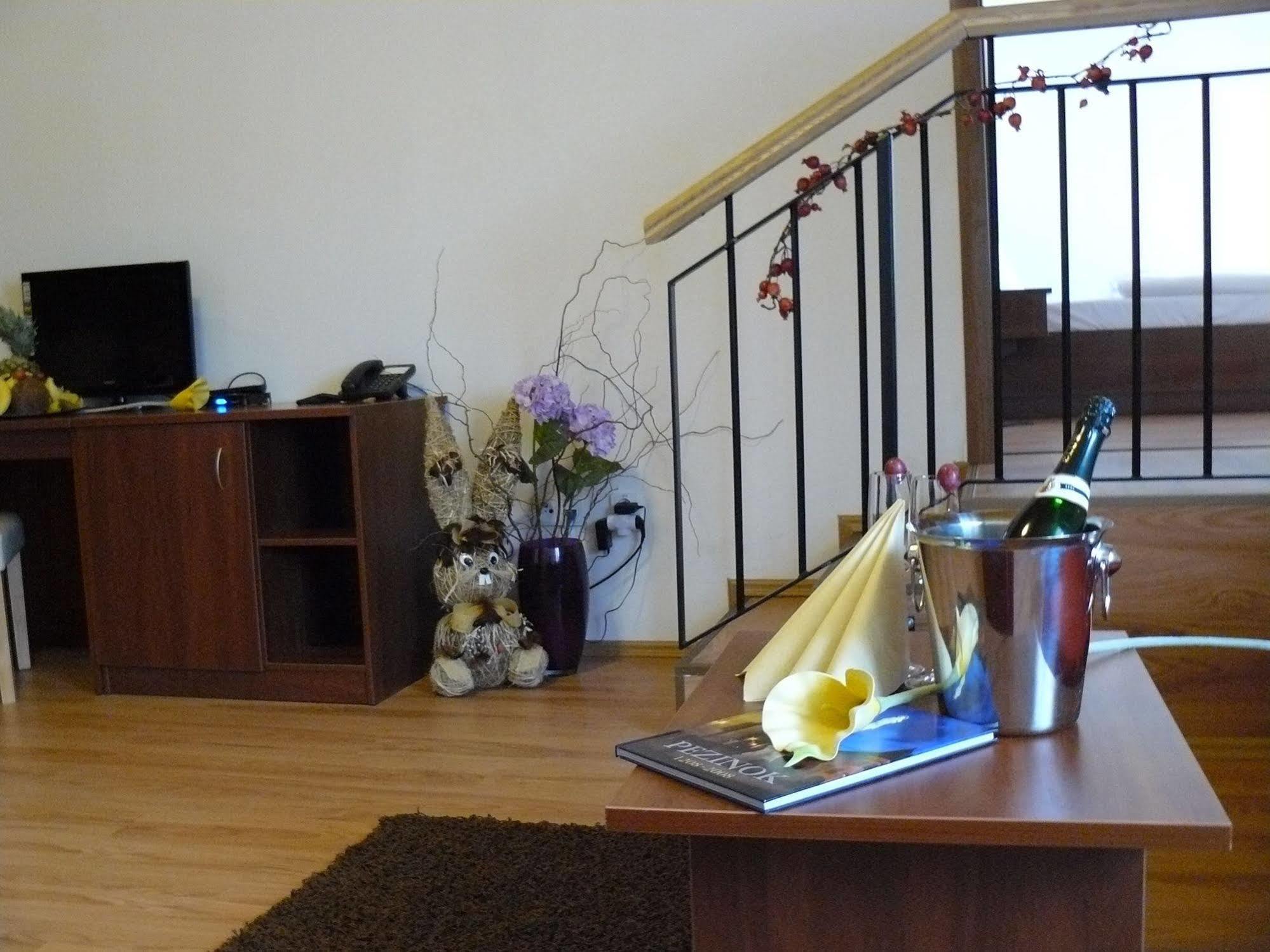Hotel Rozálka Bazin Kültér fotó