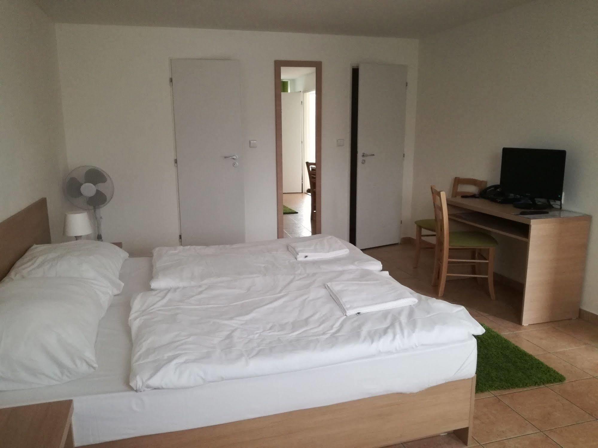 Hotel Rozálka Bazin Kültér fotó