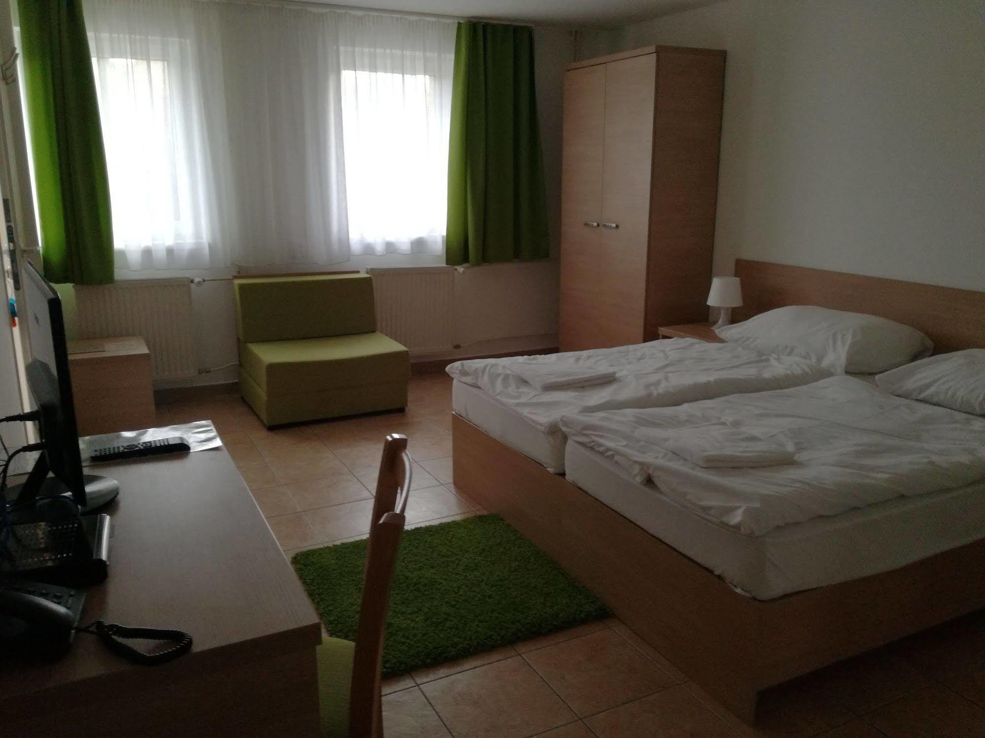 Hotel Rozálka Bazin Kültér fotó